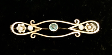 Load image into Gallery viewer, Brooch, antique bar, Edwardian, with acquamarine stone & pearls, 9 kt rose gold, Dressage