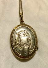 Load image into Gallery viewer, Necklace, locket w horse shoe, 9 kt gold, garnets & pearls
