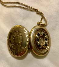 Load image into Gallery viewer, Necklace, locket w horse shoe, 9 kt gold, garnets & pearls