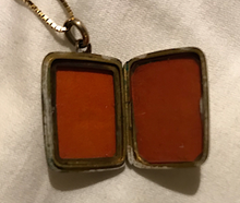 Load image into Gallery viewer, Necklace, locket, double horse shoe, 9 kt gold on gold chain