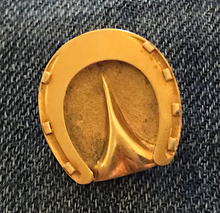 Load image into Gallery viewer, Brooch, 19th c, horseshoe & hoof, 18 kt gold