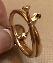 Load image into Gallery viewer, Brooch, French hunting horn, 1920’s-1930’s, 14 kt gold