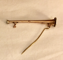 Load image into Gallery viewer, Stock pin, hunting horn, 9 kt rose gold & silver