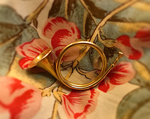 Load image into Gallery viewer, Brooch, French hunting horn, 1920’s-1930’s, 14 kt gold