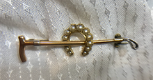 Load image into Gallery viewer, Stock pin, 15 kt yellow & white gold, pearl horse shoe on whip