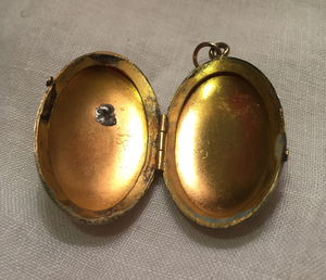 Locket, Antique Gold plated locket w 9kt gold horse shoe on front
