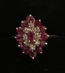 Ring, 10 kt gold cocktail ring with rubies & diamonds