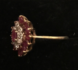 Ring, 10 kt gold cocktail ring with rubies & diamonds