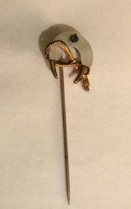 Stickpin, 9 kt gold, mother of pearl shoe, whip & horse leg