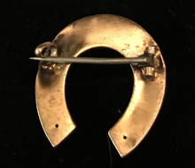 Load image into Gallery viewer, Brooch, antique horse shoe, 19th c, 15 kt gold
