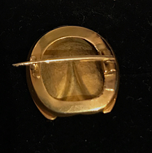 Load image into Gallery viewer, Brooch, 19th c, horseshoe &amp; hoof, 18 kt gold
