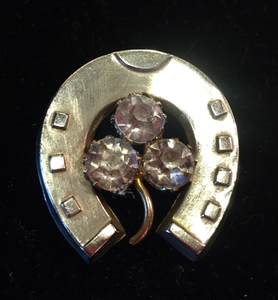 Brooch, 19th c horse shoe w "paste" glass "diamond" clover, silver plated, Dressage